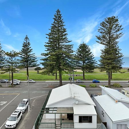 Hotel The Nautilus Napier Esterno foto View of the beach from the town