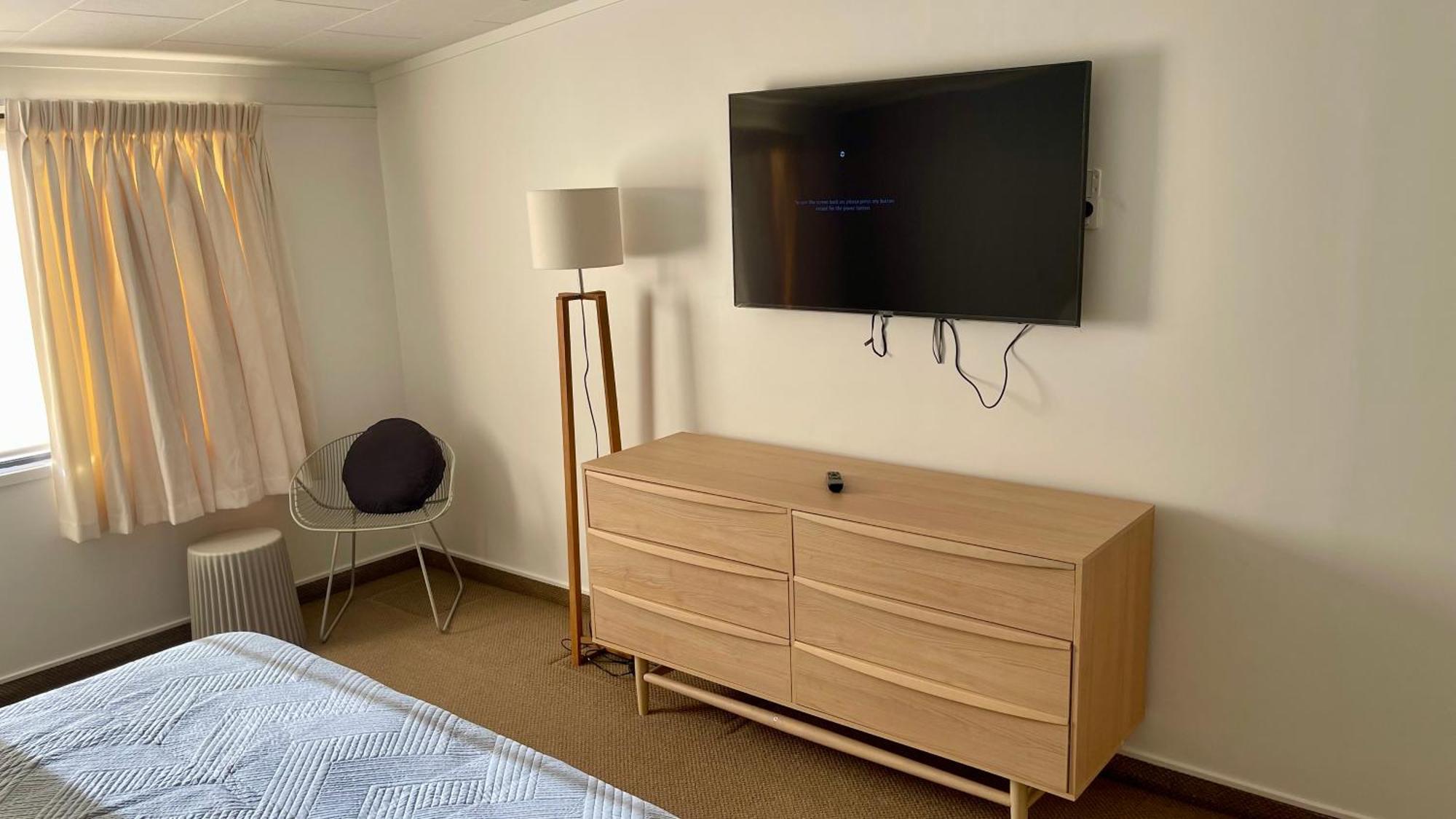 Hotel The Nautilus Napier Esterno foto A flat screen television mounted on a wall