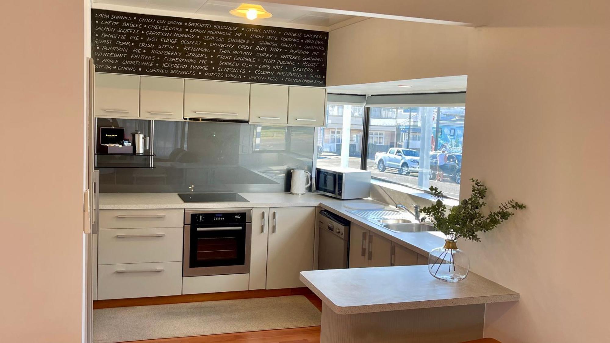 Hotel The Nautilus Napier Esterno foto A modern kitchen
