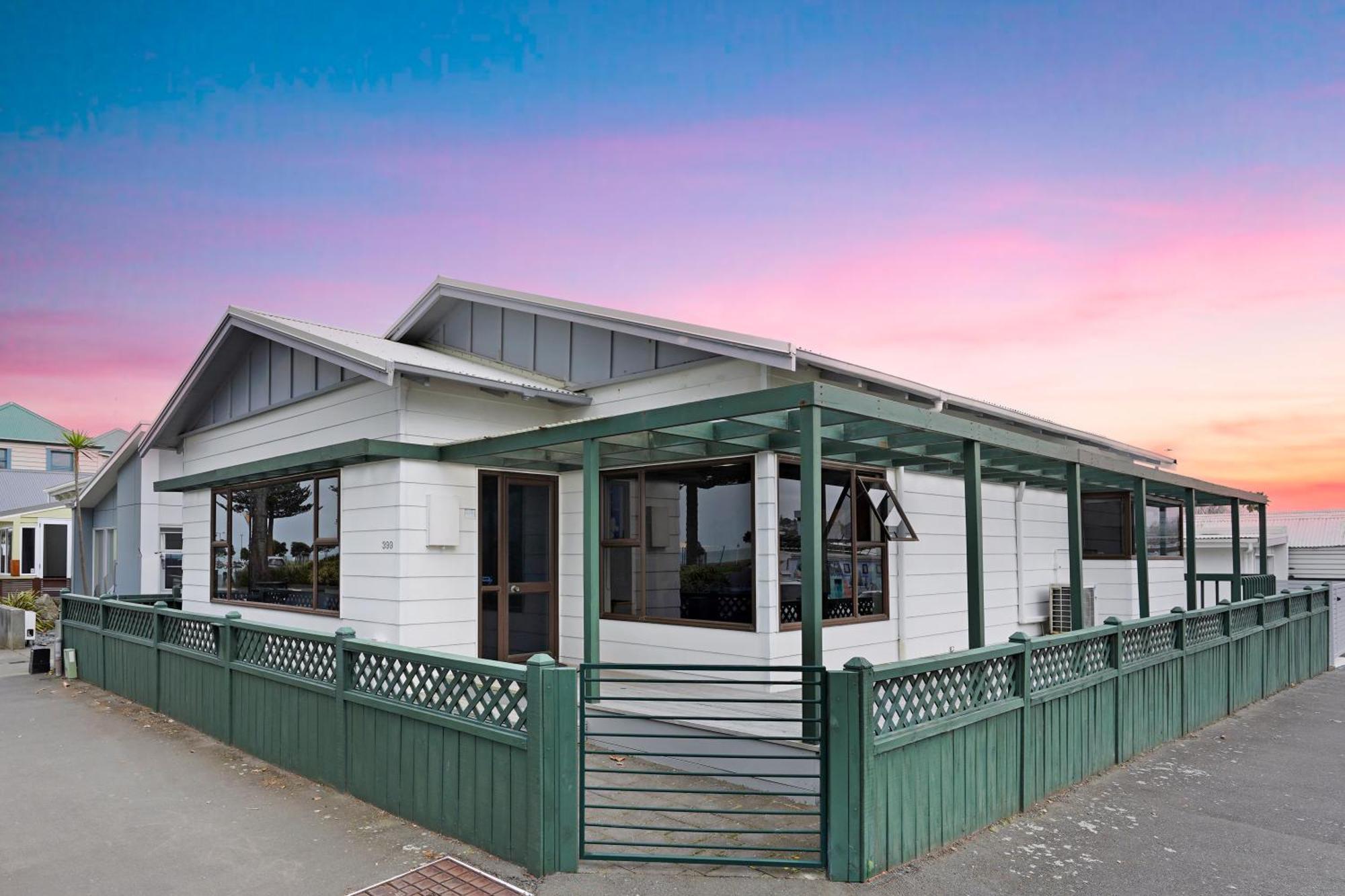 Hotel The Nautilus Napier Esterno foto The house at 101 Oxford Terrace, Ponsonby, where the first meeting of the Auckland Institute of Art was held in 1907