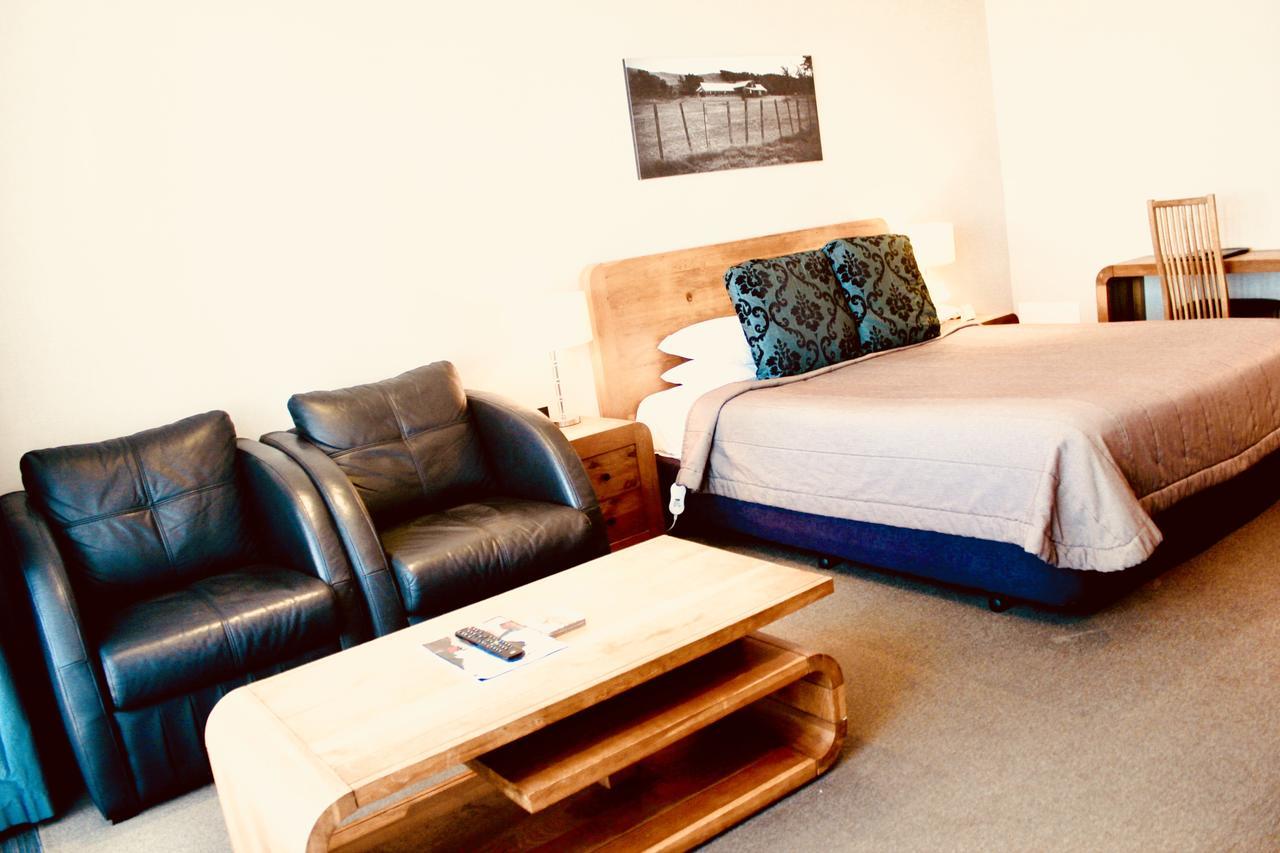 Hotel The Nautilus Napier Esterno foto A room at the hotel