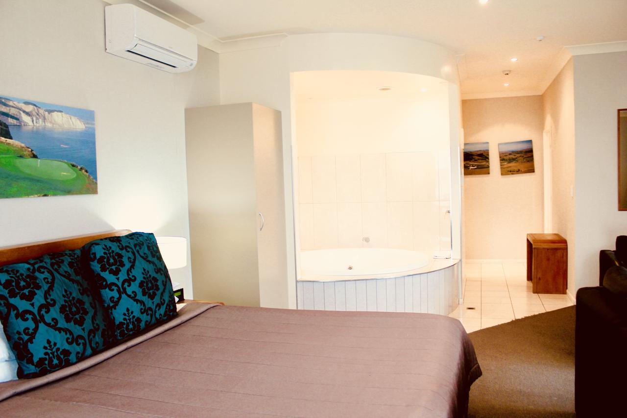 Hotel The Nautilus Napier Esterno foto A room at the hotel