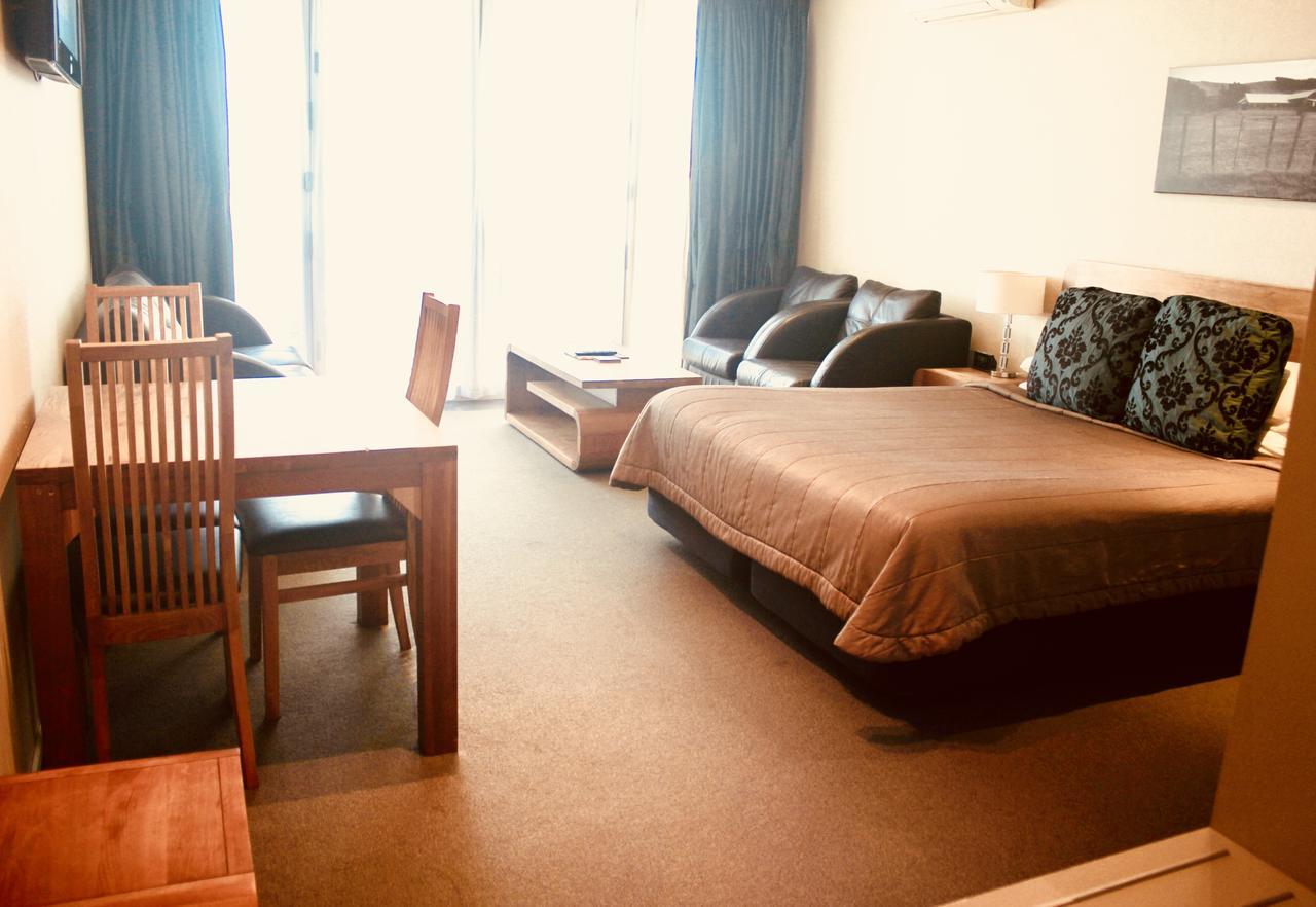 Hotel The Nautilus Napier Esterno foto A typical studio apartment
