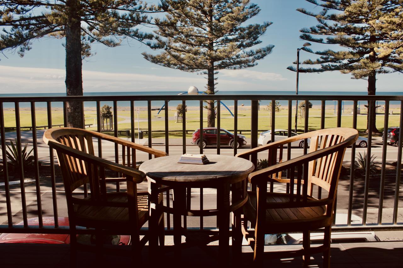 Hotel The Nautilus Napier Esterno foto The deck at the Surf Life Saving Club