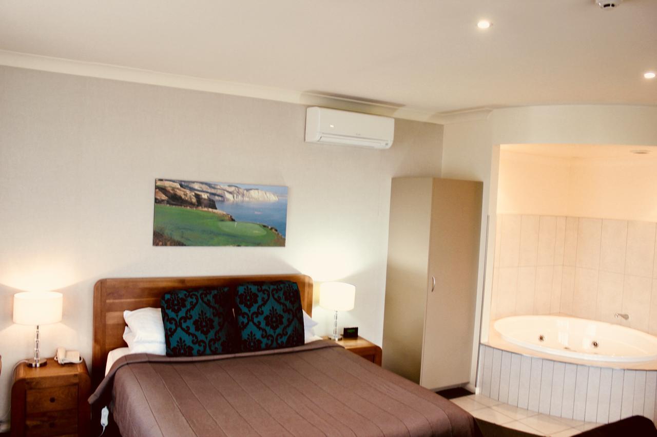 Hotel The Nautilus Napier Esterno foto A room at the hotel